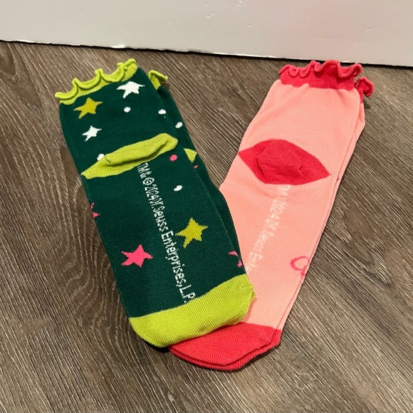 LAST ONE! Grinch and Cindy Lou-Who Ruffled Crew Socks- Unisex Size 9-11- NEW - Picture 2 of 4